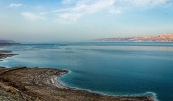 Чому Мертве море так називається?