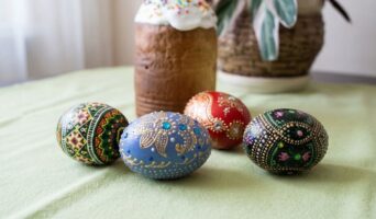 Як власноруч розмалювати дерев’яну писанку: покроковий майстер-клас для початківців
