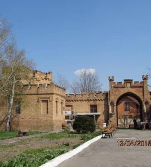 Старовинні маєтки України: музеї, парки, флігелі