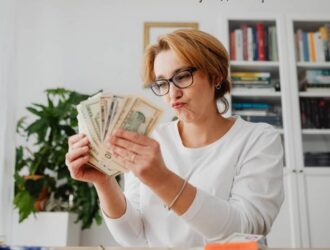 Як можна стати багатим у бідній країні