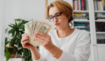 Як можна стати багатим у бідній країні