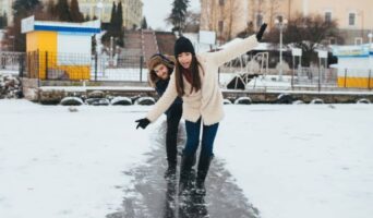 Як ходити по ожеледиці, щоб не впасти?