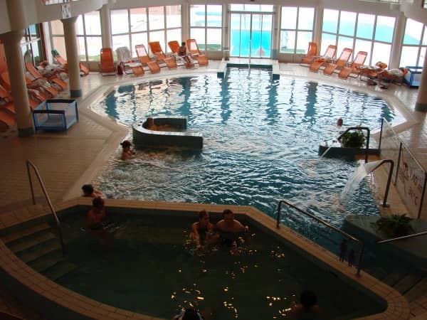 Відпочинок на озері Хевіз взимку: визначні місця Угорщини